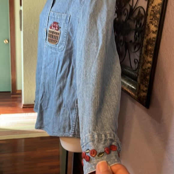 CJ Banks Denim Shirt -Button Up Embroidered/ buttons trim Sz M - Picture 7 of 9